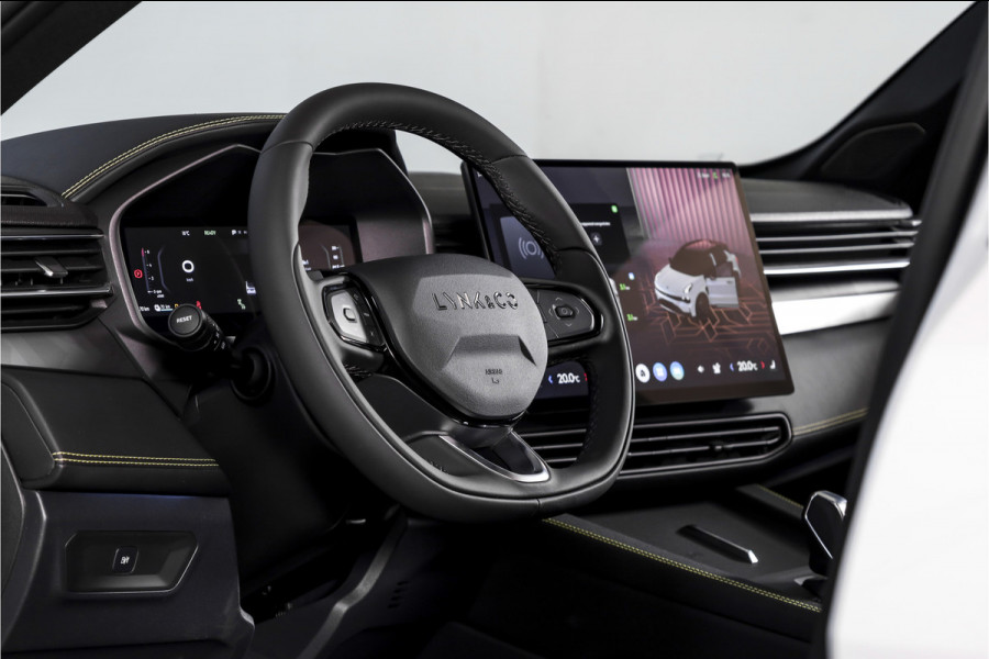 Lynk & Co 01 1.5 PHEV More - MY25 Nieuw model | S/K-panodak | Dig. Cockpit | Stoel-+Stuurverw. | 360 Camera | Adapt. Cruise | Memory | Elek. klep | LM 20" |