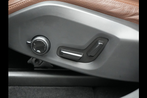 Volvo XC60 T8 Twin Engine AWD Inscription Plug In Hybrid 391pk Dealer O.H. PHEV | Trekhaak Af Fabriek | Panodak | Adaptive Cruise | Camera | Harman & Kardon | Lederen Sportstoelen Memory & Verwarmd | 19"L.M | Apple Carplay | Blis | Navigatie | DAB |