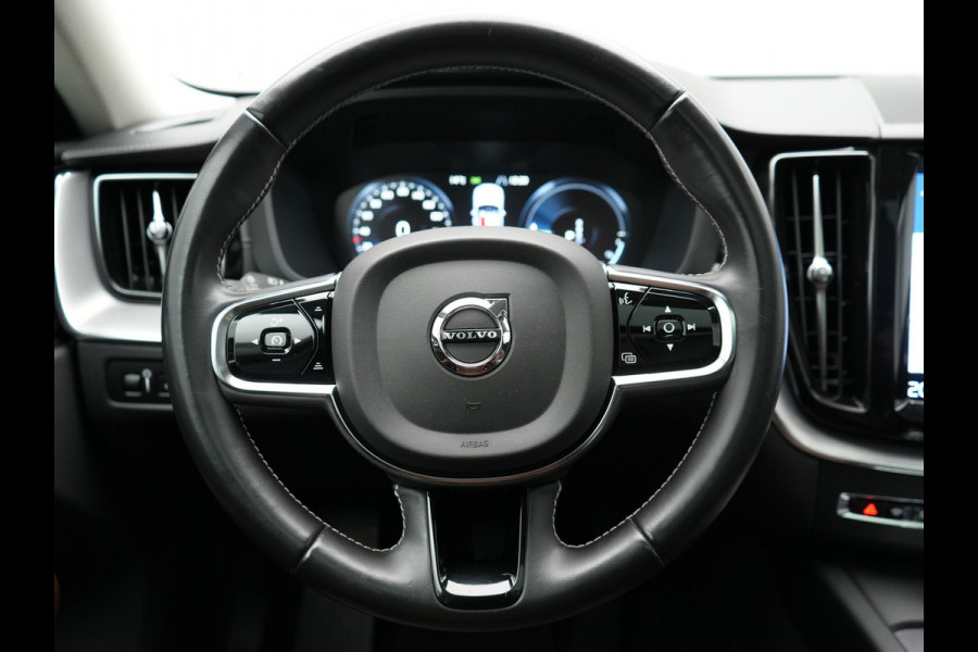 Volvo XC60 T8 Twin Engine AWD Inscription Plug In Hybrid 391pk Dealer O.H. PHEV | Trekhaak Af Fabriek | Panodak | Adaptive Cruise | Camera | Harman & Kardon | Lederen Sportstoelen Memory & Verwarmd | 19"L.M | Apple Carplay | Blis | Navigatie | DAB |