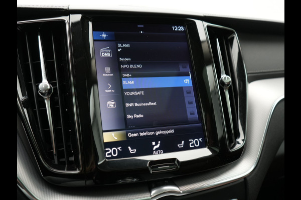 Volvo XC60 T8 Twin Engine AWD Inscription Plug In Hybrid 391pk Dealer O.H. PHEV | Trekhaak Af Fabriek | Panodak | Adaptive Cruise | Camera | Harman & Kardon | Lederen Sportstoelen Memory & Verwarmd | 19"L.M | Apple Carplay | Blis | Navigatie | DAB |