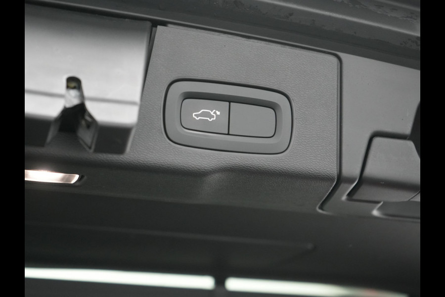 Volvo XC60 T8 Twin Engine AWD Inscription Plug In Hybrid 391pk Dealer O.H. PHEV | Trekhaak Af Fabriek | Panodak | Adaptive Cruise | Camera | Harman & Kardon | Lederen Sportstoelen Memory & Verwarmd | 19"L.M | Apple Carplay | Blis | Navigatie | DAB |