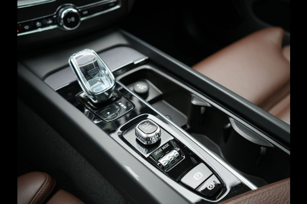 Volvo XC60 T8 Twin Engine AWD Inscription Plug In Hybrid 391pk Dealer O.H. PHEV | Trekhaak Af Fabriek | Panodak | Adaptive Cruise | Camera | Harman & Kardon | Lederen Sportstoelen Memory & Verwarmd | 19"L.M | Apple Carplay | Blis | Navigatie | DAB |