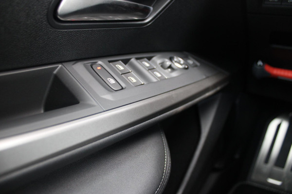 Peugeot E-3008 GT 325PK LAUNCH EDITION DUAL MOTOR 73KWH | PANORAMISCH SCHUIF / KANTELDAK | PREMIUM HIFI FOCAL | LEDEREN BEKLEDING NAPPA | ELEKTRISCH VERSTELBARE VOOR STOELEN, MET GEHEUGENFUNCTIE OP BESTUURDERSSTOEL | STOEL VERWARMING | STOEL MASAGE | STOEL VENTILATIE | ACHTERBANK VERWARMING | STUUR VERWARMING | WARMTE POMP | ALARM SYSTEEM | DRAADLOOS APPLE CARPLAY / ANDROID AUTO | DRAADLOZE TELEFOONLADER | VISIOPARK 360° HD CAMERA'S | DRIVE ASSIST 2.0 SEMI-AUTONOOMRIJDEN |