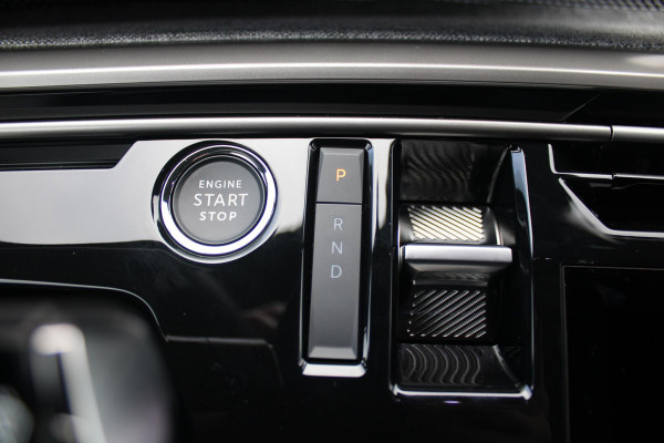 Peugeot E-3008 GT 325PK LAUNCH EDITION DUAL MOTOR 73KWH | PANORAMISCH SCHUIF / KANTELDAK | PREMIUM HIFI FOCAL | LEDEREN BEKLEDING NAPPA | ELEKTRISCH VERSTELBARE VOOR STOELEN, MET GEHEUGENFUNCTIE OP BESTUURDERSSTOEL | STOEL VERWARMING | STOEL MASAGE | STOEL VENTILATIE | ACHTERBANK VERWARMING | STUUR VERWARMING | WARMTE POMP | ALARM SYSTEEM | DRAADLOOS APPLE CARPLAY / ANDROID AUTO | DRAADLOZE TELEFOONLADER | VISIOPARK 360° HD CAMERA'S | DRIVE ASSIST 2.0 SEMI-AUTONOOMRIJDEN |