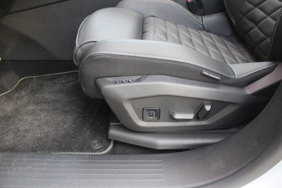 Peugeot E-3008 GT 325PK LAUNCH EDITION DUAL MOTOR 73KWH | PANORAMISCH SCHUIF / KANTELDAK | PREMIUM HIFI FOCAL | LEDEREN BEKLEDING NAPPA | ELEKTRISCH VERSTELBARE VOOR STOELEN, MET GEHEUGENFUNCTIE OP BESTUURDERSSTOEL | STOEL VERWARMING | STOEL MASAGE | STOEL VENTILATIE | ACHTERBANK VERWARMING | STUUR VERWARMING | WARMTE POMP | ALARM SYSTEEM | DRAADLOOS APPLE CARPLAY / ANDROID AUTO | DRAADLOZE TELEFOONLADER | VISIOPARK 360° HD CAMERA'S | DRIVE ASSIST 2.0 SEMI-AUTONOOMRIJDEN |
