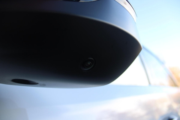 Peugeot E-3008 GT 325PK LAUNCH EDITION DUAL MOTOR 73KWH | PANORAMISCH SCHUIF / KANTELDAK | PREMIUM HIFI FOCAL | LEDEREN BEKLEDING NAPPA | ELEKTRISCH VERSTELBARE VOOR STOELEN, MET GEHEUGENFUNCTIE OP BESTUURDERSSTOEL | STOEL VERWARMING | STOEL MASAGE | STOEL VENTILATIE | ACHTERBANK VERWARMING | STUUR VERWARMING | WARMTE POMP | ALARM SYSTEEM | DRAADLOOS APPLE CARPLAY / ANDROID AUTO | DRAADLOZE TELEFOONLADER | VISIOPARK 360° HD CAMERA'S | DRIVE ASSIST 2.0 SEMI-AUTONOOMRIJDEN |