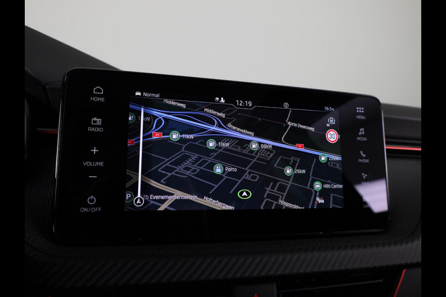 Škoda Kamiq Monte Carlo 1.0 TSI 115 pk 7 versn. DSG | 18 inch | Blind Spot | Navigatie | Adaptive Cruise | Panoramadak | Stoelverwarming |