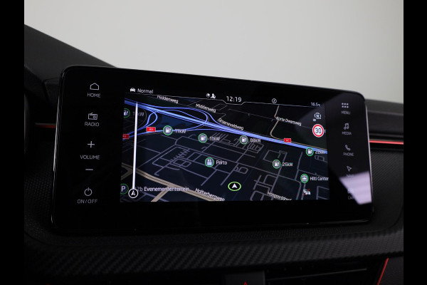 Škoda Kamiq Monte Carlo 1.0 TSI 115 pk 7 versn. DSG | 18 inch | Blind Spot | Navigatie | Adaptive Cruise | Panoramadak | Stoelverwarming |