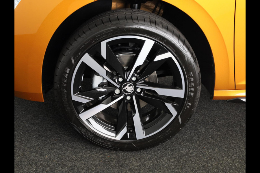 Škoda Kamiq Monte Carlo 1.0 TSI 115 pk 7 versn. DSG | 18 inch | Blind Spot | Navigatie | Adaptive Cruise | Panoramadak | Stoelverwarming |