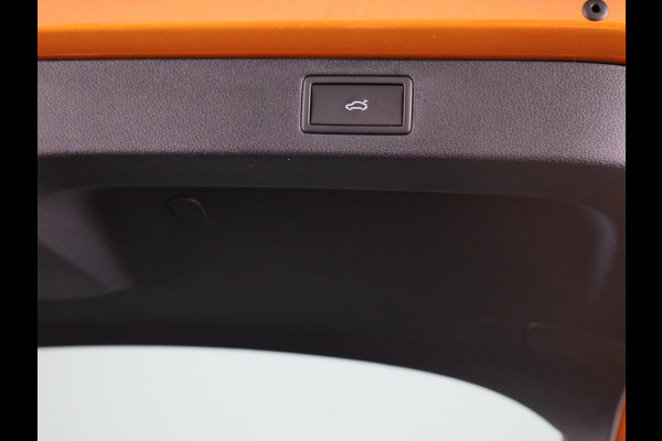 Škoda Kamiq Monte Carlo 1.0 TSI 115 pk 7 versn. DSG | 18 inch | Blind Spot | Navigatie | Adaptive Cruise | Panoramadak | Stoelverwarming |