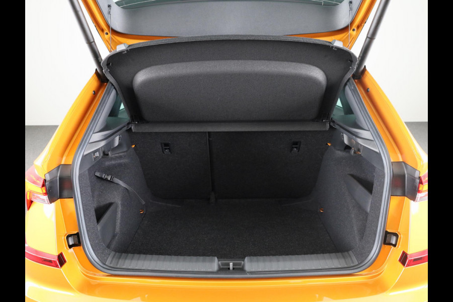 Škoda Kamiq Monte Carlo 1.0 TSI 115 pk 7 versn. DSG | 18 inch | Blind Spot | Navigatie | Adaptive Cruise | Panoramadak | Stoelverwarming |