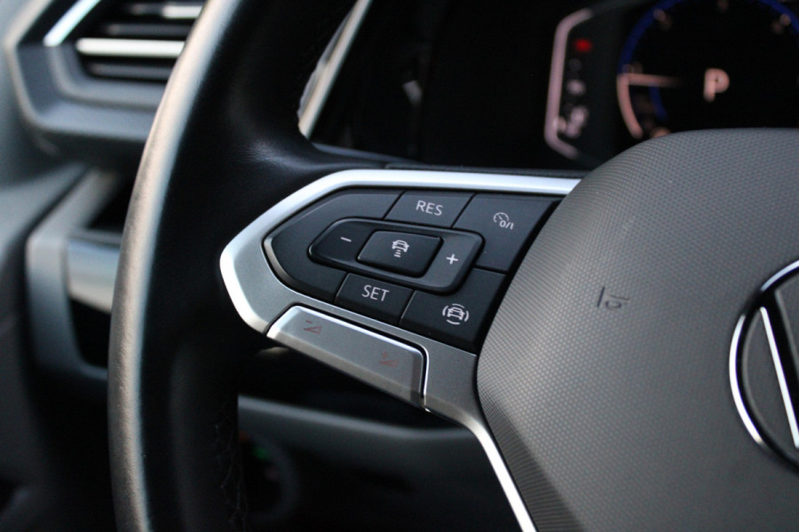 Volkswagen Transporter 2.0 TDI L2H1 28 Bulli 150pk - 20 Inch - Camera - Trekhaak - Leder - ACC - LED - Rijklaar