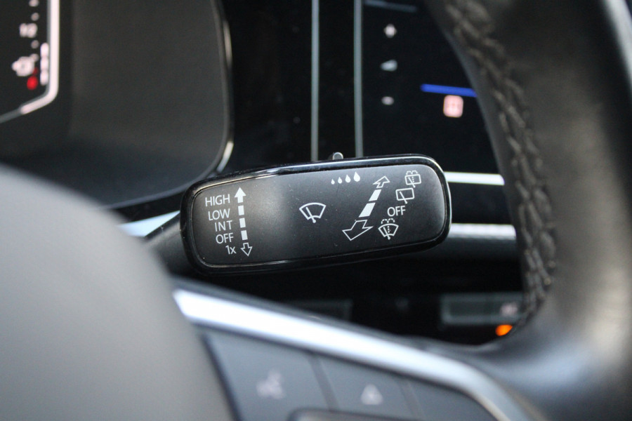 Volkswagen Transporter 2.0 TDI L2H1 28 Bulli 150pk - 20 Inch - Camera - Trekhaak - Leder - ACC - LED - Rijklaar