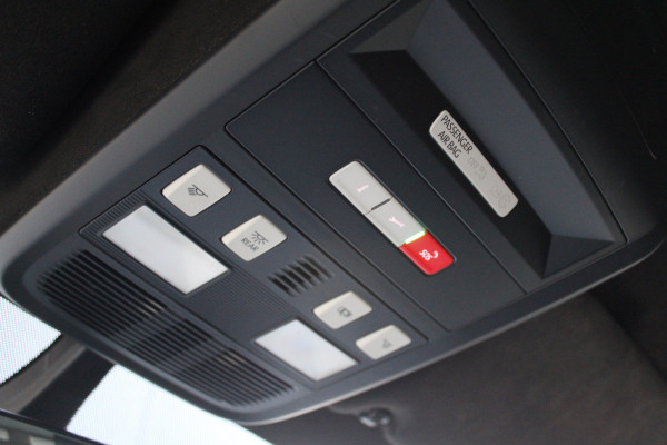 Volkswagen Transporter 2.0 TDI L2H1 28 Bulli 150pk - 20 Inch - Camera - Trekhaak - Leder - ACC - LED - Rijklaar