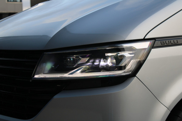 Volkswagen Transporter 2.0 TDI L2H1 28 Bulli 150pk - 20 Inch - Camera - Trekhaak - Leder - ACC - LED - Rijklaar