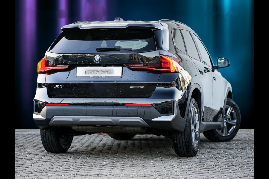 BMW X1 sDrive18iA ** LED, NAVI+, PANORAMA, TREKH, APPLE, ELECTR. A-KLEP, VERW. SPORTST ** 1e EIG - Ex BMW-AG - UNFALLFREI ** ** INFORMEER OOK NAAR ONZE AANTREKKELIJKE FINANCIAL-LEASE TARIEVEN **
