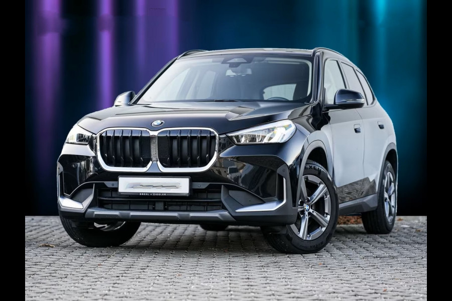 BMW X1 sDrive18iA ** LED, NAVI+, PANORAMA, TREKH, APPLE, ELECTR. A-KLEP, VERW. SPORTST ** 1e EIG - Ex BMW-AG - UNFALLFREI ** ** INFORMEER OOK NAAR ONZE AANTREKKELIJKE FINANCIAL-LEASE TARIEVEN **