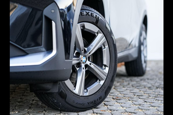 BMW X1 sDrive18iA ** LED, NAVI+, PANORAMA, TREKH, APPLE, ELECTR. A-KLEP, VERW. SPORTST ** 1e EIG - Ex BMW-AG - UNFALLFREI ** ** INFORMEER OOK NAAR ONZE AANTREKKELIJKE FINANCIAL-LEASE TARIEVEN **