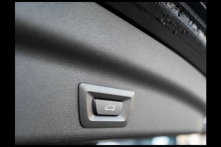 BMW X1 sDrive18iA ** LED, NAVI+, PANORAMA, TREKH, APPLE, ELECTR. A-KLEP, VERW. SPORTST ** 1e EIG - Ex BMW-AG - UNFALLFREI ** ** INFORMEER OOK NAAR ONZE AANTREKKELIJKE FINANCIAL-LEASE TARIEVEN **