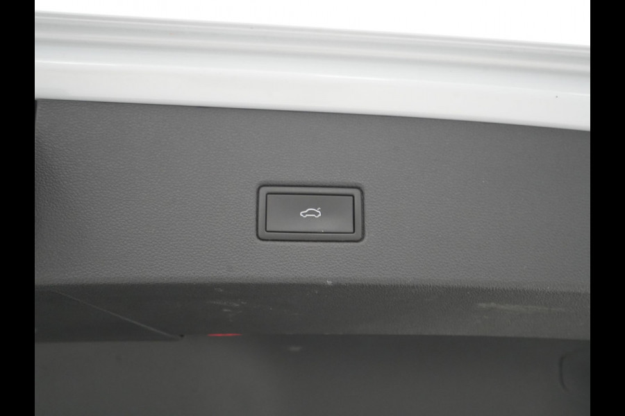 Volkswagen T-Roc 1.5 TSI 150pk DSG Sport Business R Panorama Camera Acc Side/Laneassist Carplay Beats 270