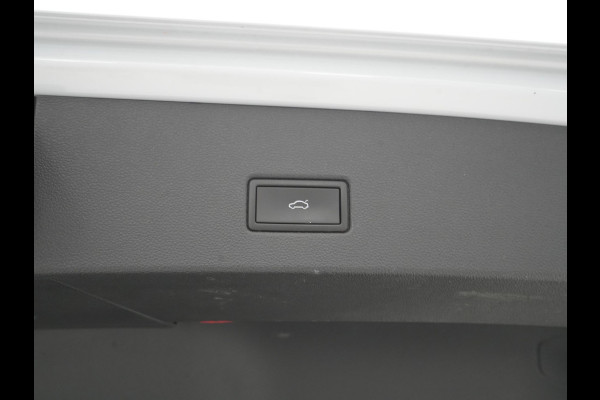 Volkswagen T-Roc 1.5 TSI 150pk DSG Sport Business R Panorama Camera Acc Side/Laneassist Carplay Beats 270