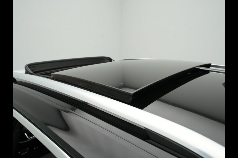 Volkswagen T-Roc 1.5 TSI 150pk DSG Sport Business R Panorama Camera Acc Side/Laneassist Carplay Beats 270