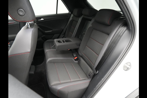 Volkswagen T-Roc 1.5 TSI 150pk DSG Sport Business R Panorama Camera Acc Side/Laneassist Carplay Beats 270