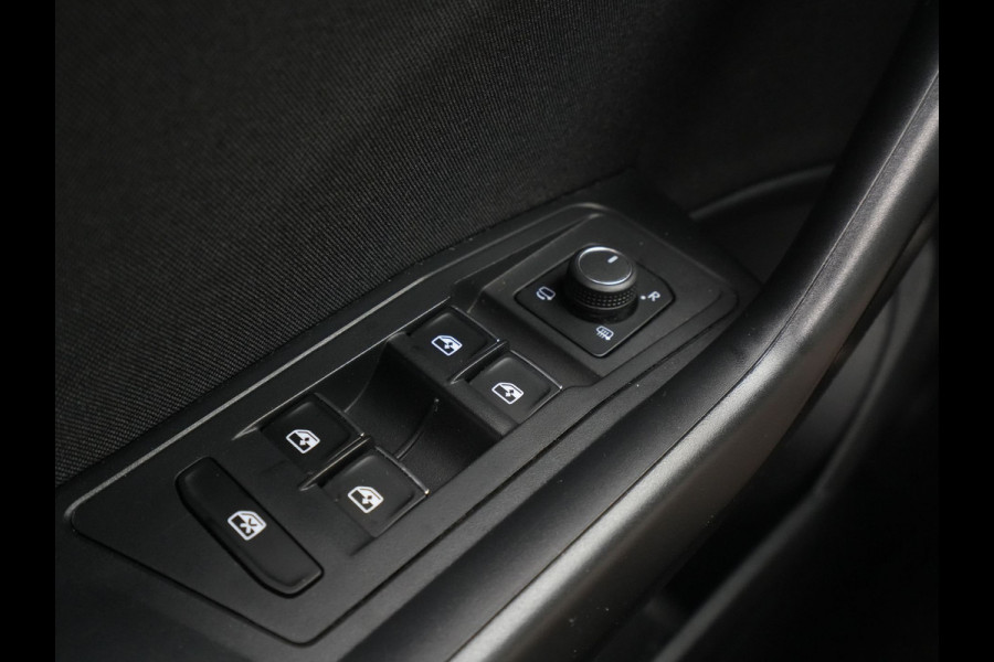 Volkswagen T-Roc 1.5 TSI 150pk DSG Sport Business R Panorama Camera Acc Side/Laneassist Carplay Beats 270