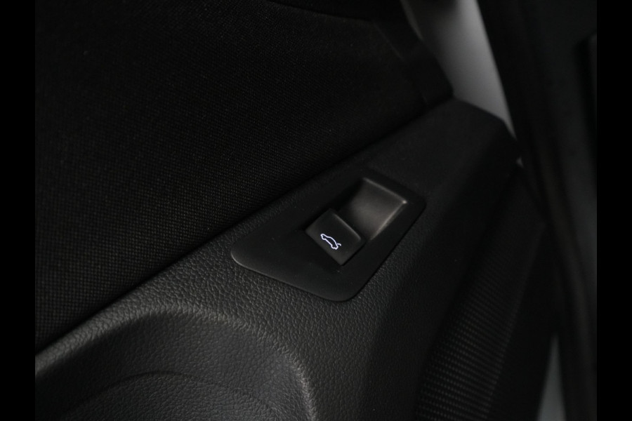 Volkswagen T-Roc 1.5 TSI 150pk DSG Sport Business R Panorama Camera Acc Side/Laneassist Carplay Beats 270