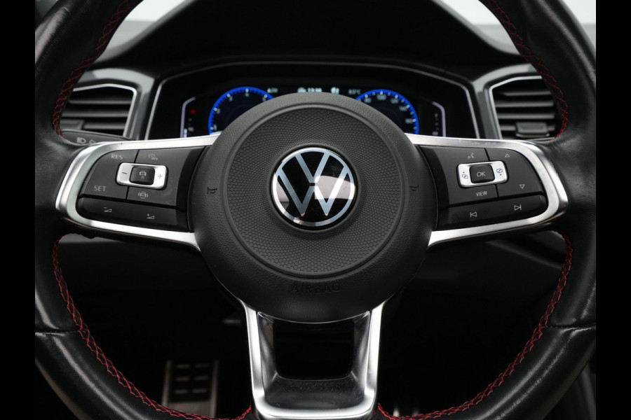 Volkswagen T-Roc 1.5 TSI 150pk DSG Sport Business R Panorama Camera Acc Side/Laneassist Carplay Beats 270