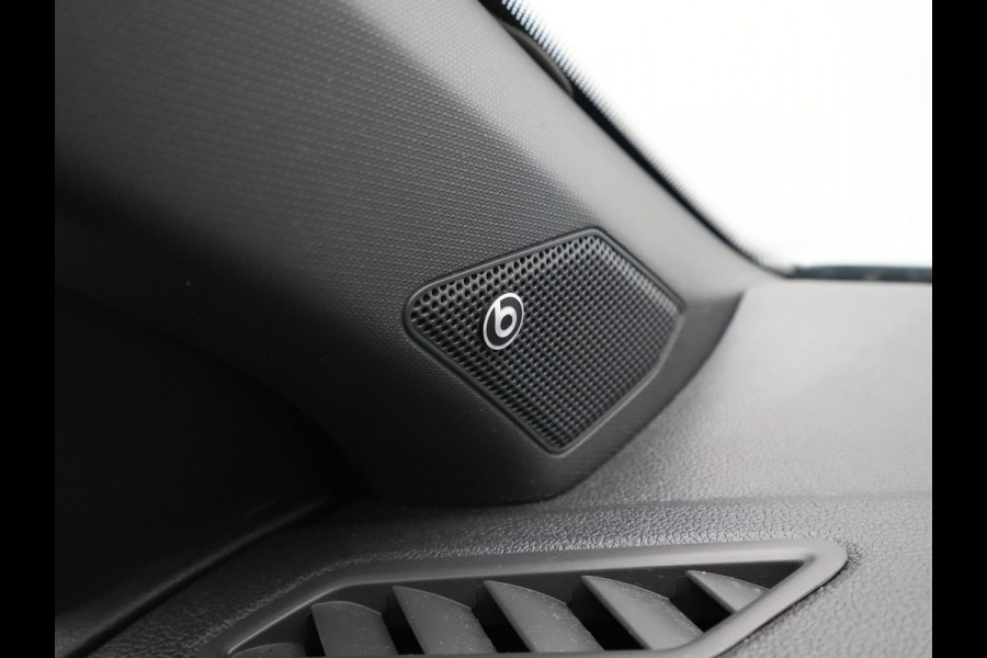 Volkswagen T-Roc 1.5 TSI 150pk DSG Sport Business R Panorama Camera Acc Side/Laneassist Carplay Beats 270