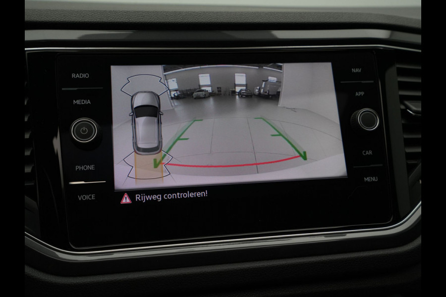 Volkswagen T-Roc 1.5 TSI 150pk DSG Sport Business R Panorama Camera Acc Side/Laneassist Carplay Beats 270
