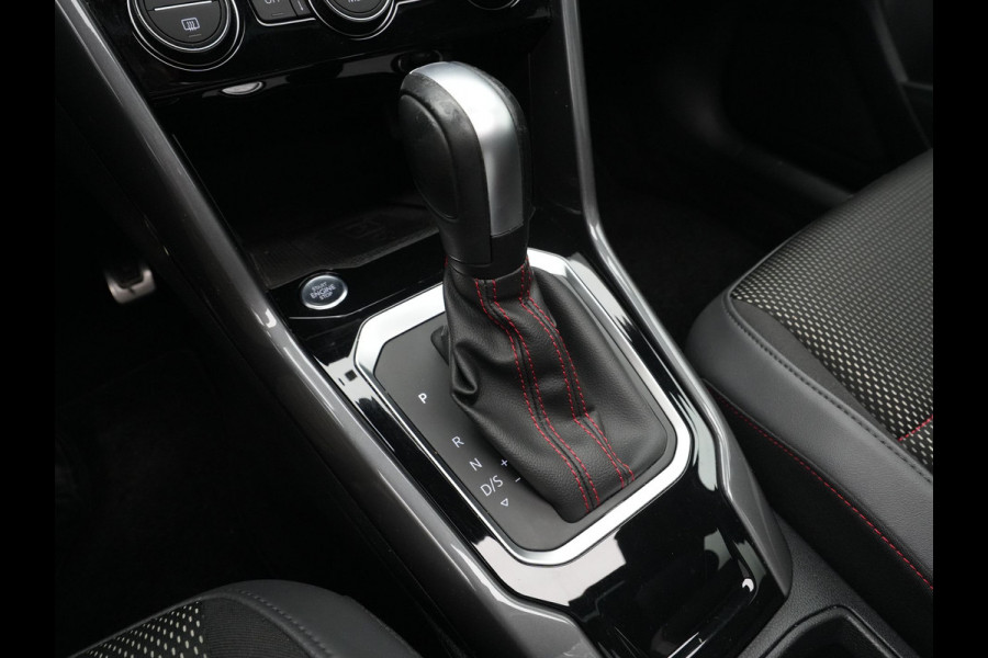 Volkswagen T-Roc 1.5 TSI 150pk DSG Sport Business R Panorama Camera Acc Side/Laneassist Carplay Beats 270