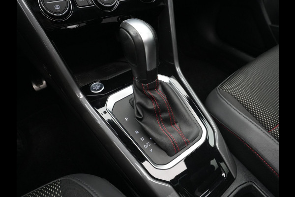 Volkswagen T-Roc 1.5 TSI 150pk DSG Sport Business R Panorama Camera Acc Side/Laneassist Carplay Beats 270