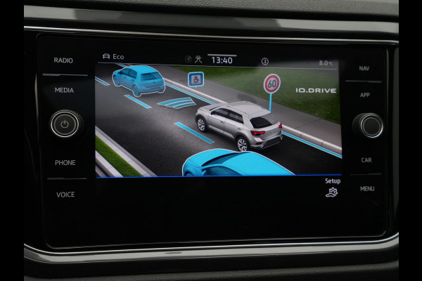 Volkswagen T-Roc 1.5 TSI 150pk DSG Sport Business R Panorama Camera Acc Side/Laneassist Carplay Beats 270