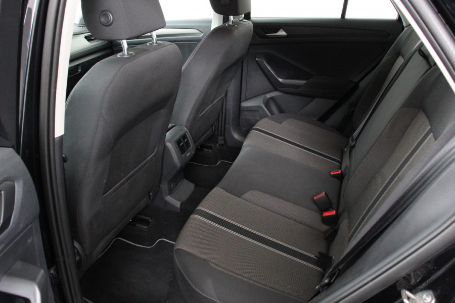 Volkswagen T-Roc 1.5 TSI DSG Style | Navigatie | Climate Control | Adatieve Cruise Control | Electrische achterklep | Stuurwielverwarming | Camera | Parkeer Sensoren
