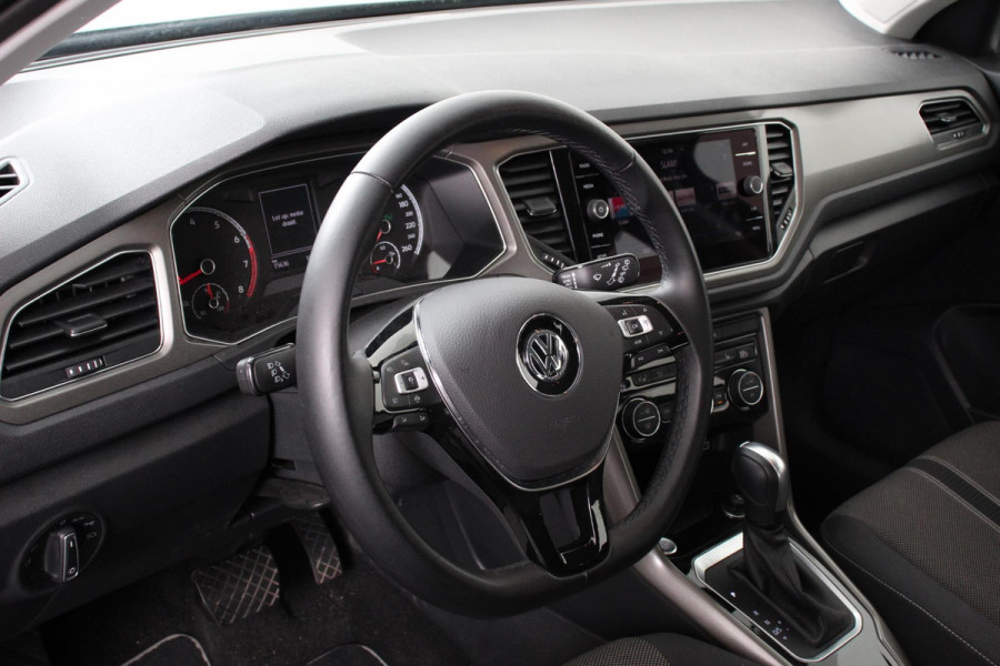 Volkswagen T-Roc 1.5 TSI DSG Style | Navigatie | Climate Control | Adatieve Cruise Control | Electrische achterklep | Stuurwielverwarming | Camera | Parkeer Sensoren