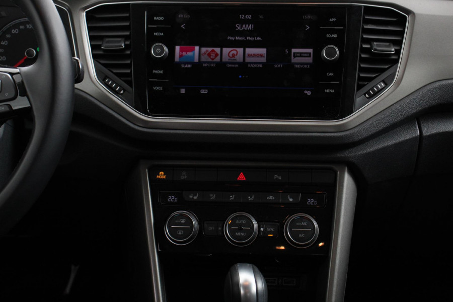 Volkswagen T-Roc 1.5 TSI DSG Style | Navigatie | Climate Control | Adatieve Cruise Control | Electrische achterklep | Stuurwielverwarming | Camera | Parkeer Sensoren