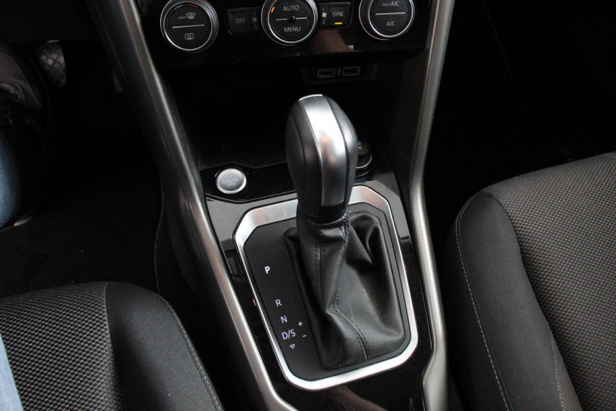 Volkswagen T-Roc 1.5 TSI DSG Style | Navigatie | Climate Control | Adatieve Cruise Control | Electrische achterklep | Stuurwielverwarming | Camera | Parkeer Sensoren