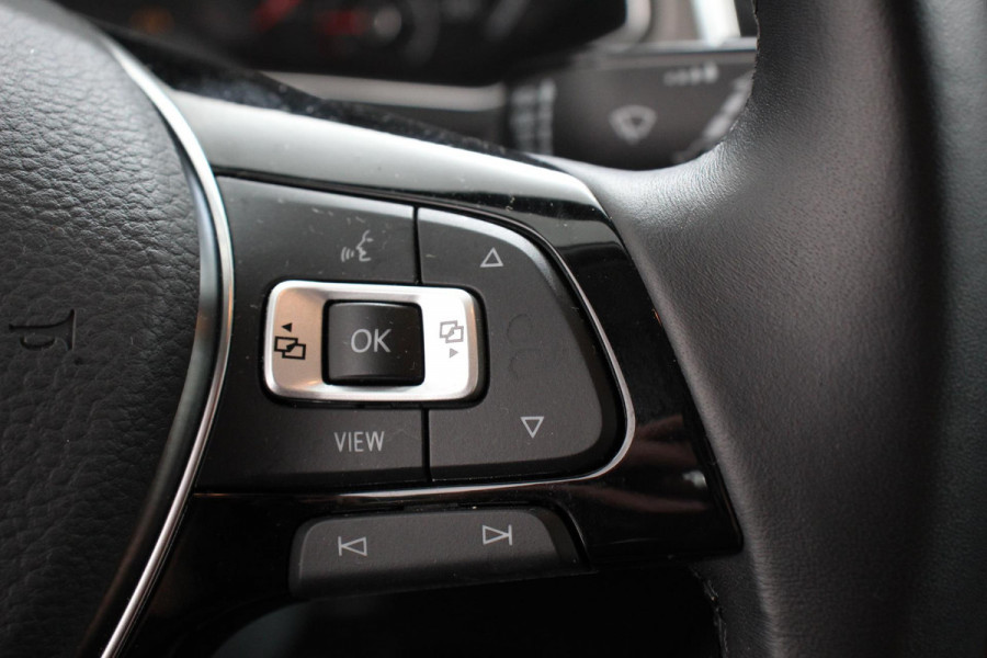 Volkswagen T-Roc 1.5 TSI DSG Style | Navigatie | Climate Control | Adatieve Cruise Control | Electrische achterklep | Stuurwielverwarming | Camera | Parkeer Sensoren