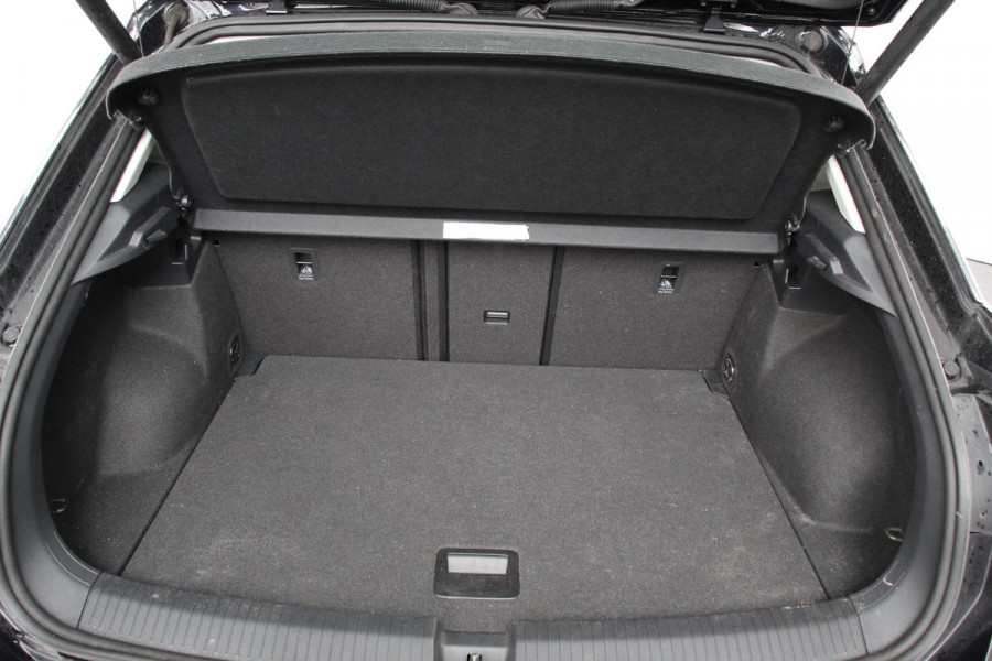 Volkswagen T-Roc 1.5 TSI DSG Style | Navigatie | Climate Control | Adatieve Cruise Control | Electrische achterklep | Stuurwielverwarming | Camera | Parkeer Sensoren