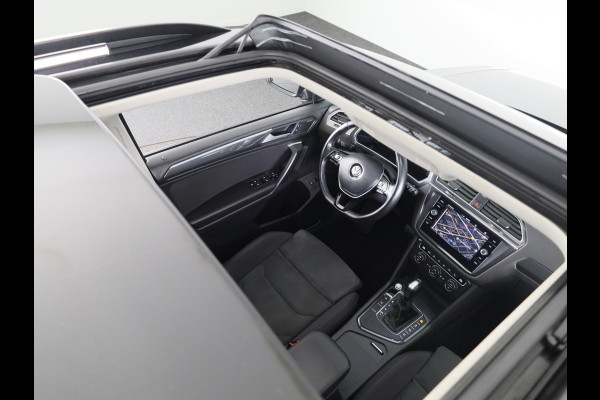 Volkswagen Tiguan Allspace 1.5 TSI Highline Business R 7p. | Automaat (DSG) | Panoramadak | 19 Inch | 360 Camera | Winterpakket | Trekhaak |