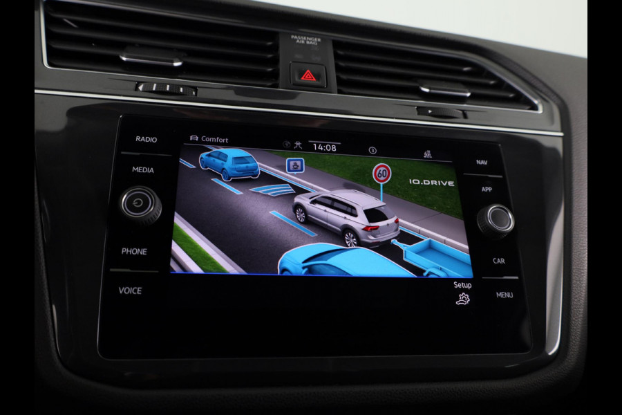 Volkswagen Tiguan Allspace 1.5 TSI Highline Business R 7p. | Automaat (DSG) | Panoramadak | 19 Inch | 360 Camera | Winterpakket | Trekhaak |