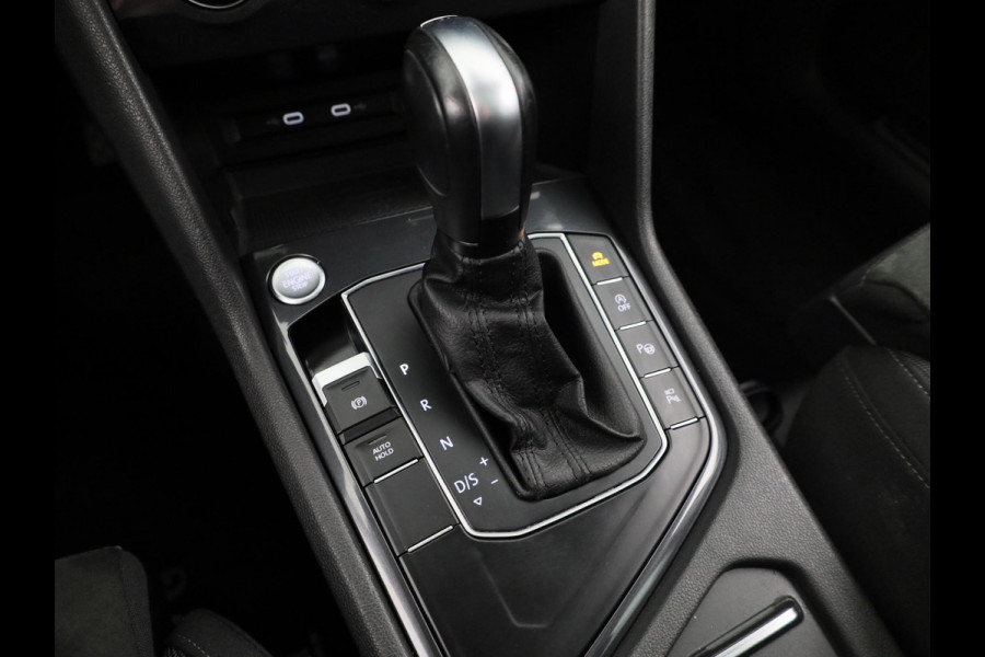 Volkswagen Tiguan Allspace 1.5 TSI Highline Business R 7p. | Automaat (DSG) | Panoramadak | 19 Inch | 360 Camera | Winterpakket | Trekhaak |