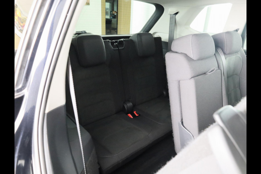 Volkswagen Tiguan Allspace 1.5 TSI Highline Business R 7p. | Automaat (DSG) | Panoramadak | 19 Inch | 360 Camera | Winterpakket | Trekhaak |