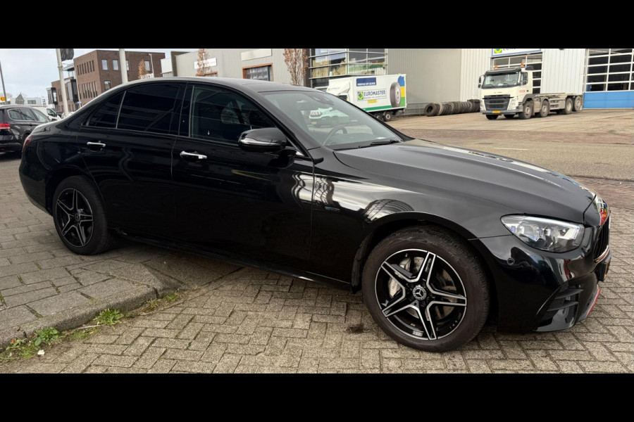 Mercedes-Benz E-Klasse 300 e 4MATIC AMG Line