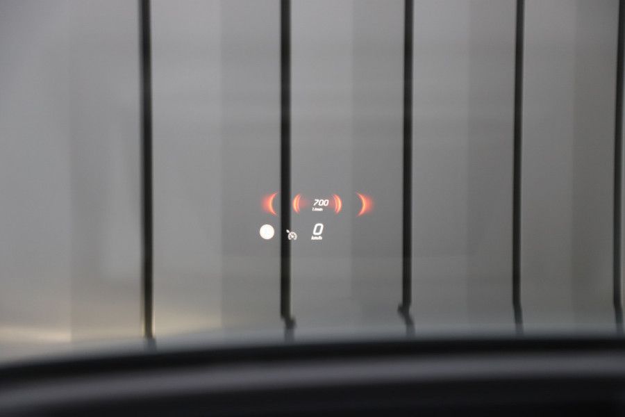 Mercedes-Benz C-Klasse 200 AMG Launch Edition | 204PK | Head-up | Keyless-go | Burmester | Sfeerverlichting | Memory | Leder | Pano | Trekhaak | NL-Aut