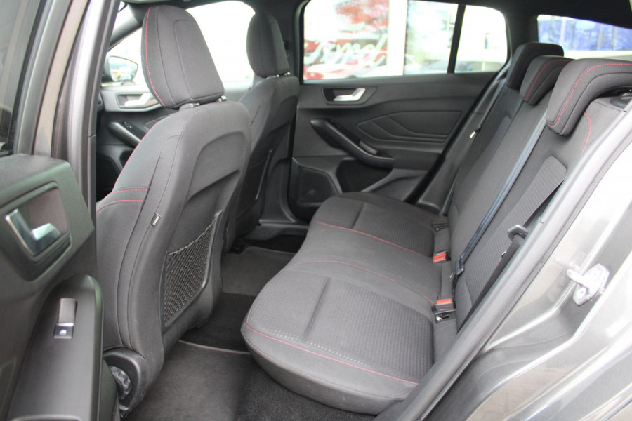 Ford Focus 1.5 EcoBoost ST Line Business 182pk Automaat | Winter Pack | Adaptive cruise control | Camera | Led koplampen | 18 inch