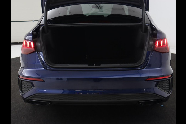 Audi A3 35 TFSI S edition | Panoramadak | Virtual Cockpit | Full LED | Carplay | Sportstoelen | Half leder | Navigatie | Climate control | Parkeerhulp | Bluetooth
