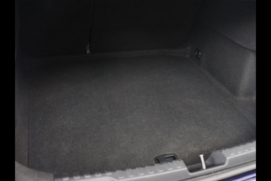 Audi A3 35 TFSI S edition | Panoramadak | Virtual Cockpit | Full LED | Carplay | Sportstoelen | Half leder | Navigatie | Climate control | Parkeerhulp | Bluetooth